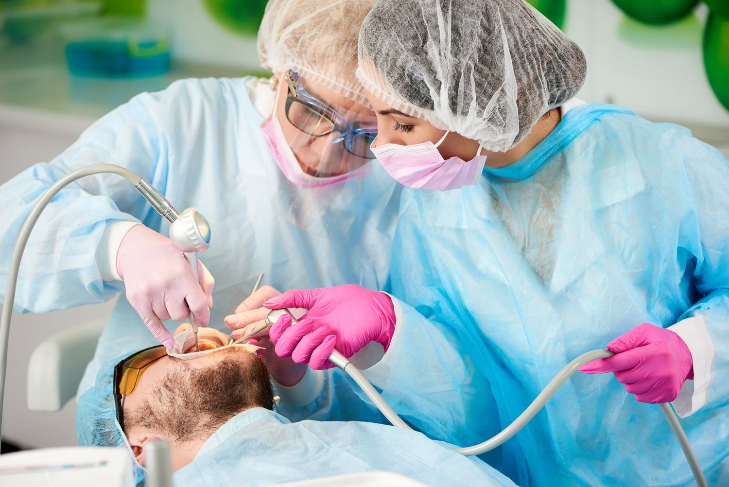 What does a dental assistant do?